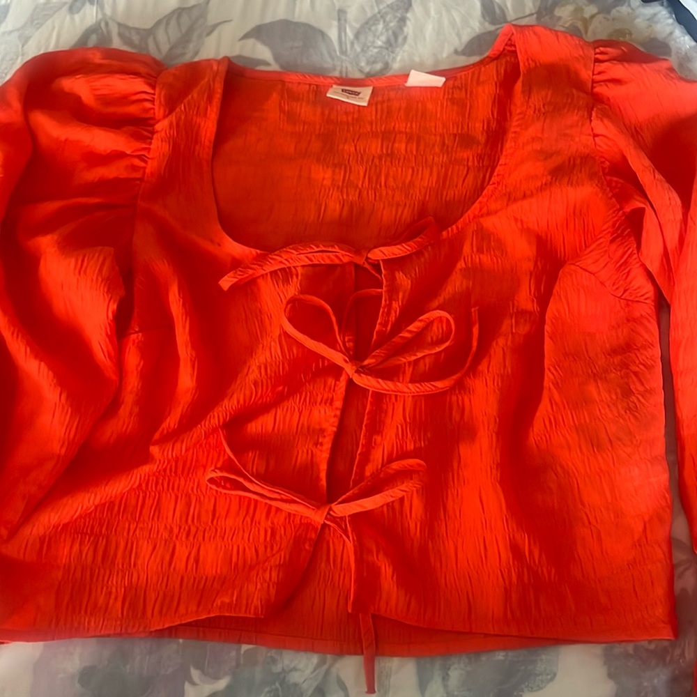 Size small, levi’s long sleeve lightweight top